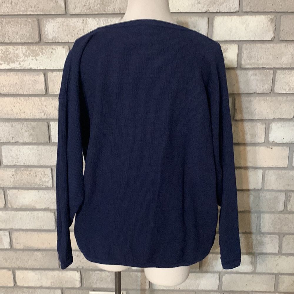 3for$20 sweater m/L - Picture 2 of 3
